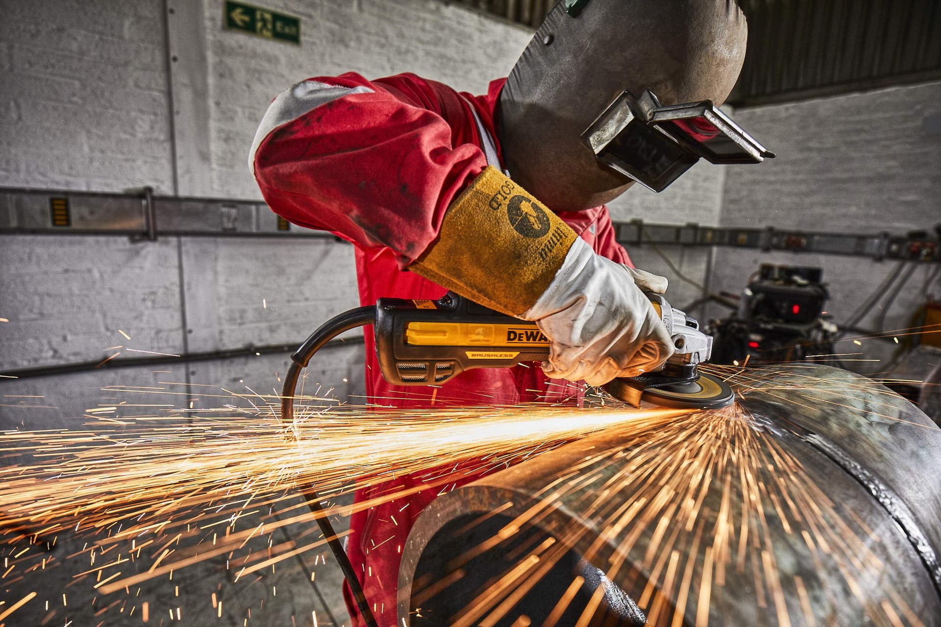 So einfach gelingt die Bedienung eines DeWalt Winkelschleifers
