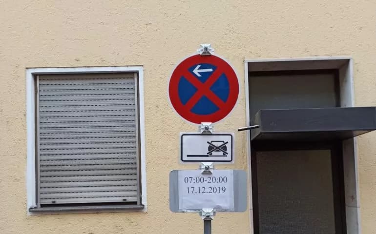 Navigieren in Halteverbot-Zonen: Entscheidend für reibungslose Umzüge in Rostock