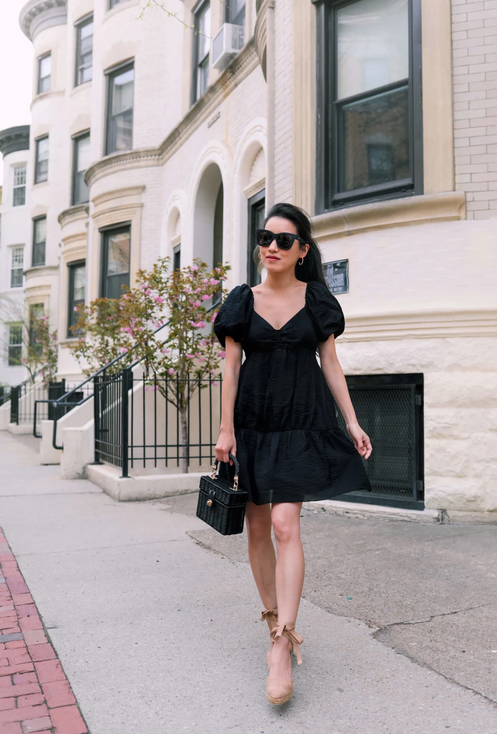 Schwarzes Maxikleid: Wie Sie Ihre Kurven Mit Stil Präsentieren