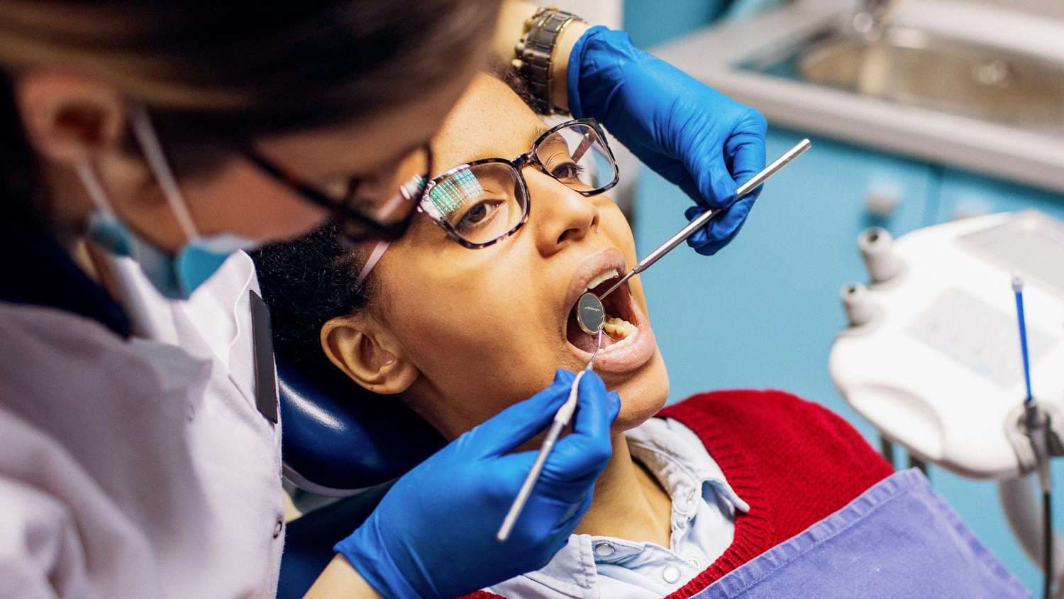 Zahnarzt Zürich: Ihr Experte für Zahnimplantate und Zahnprothetik bei Smile Again